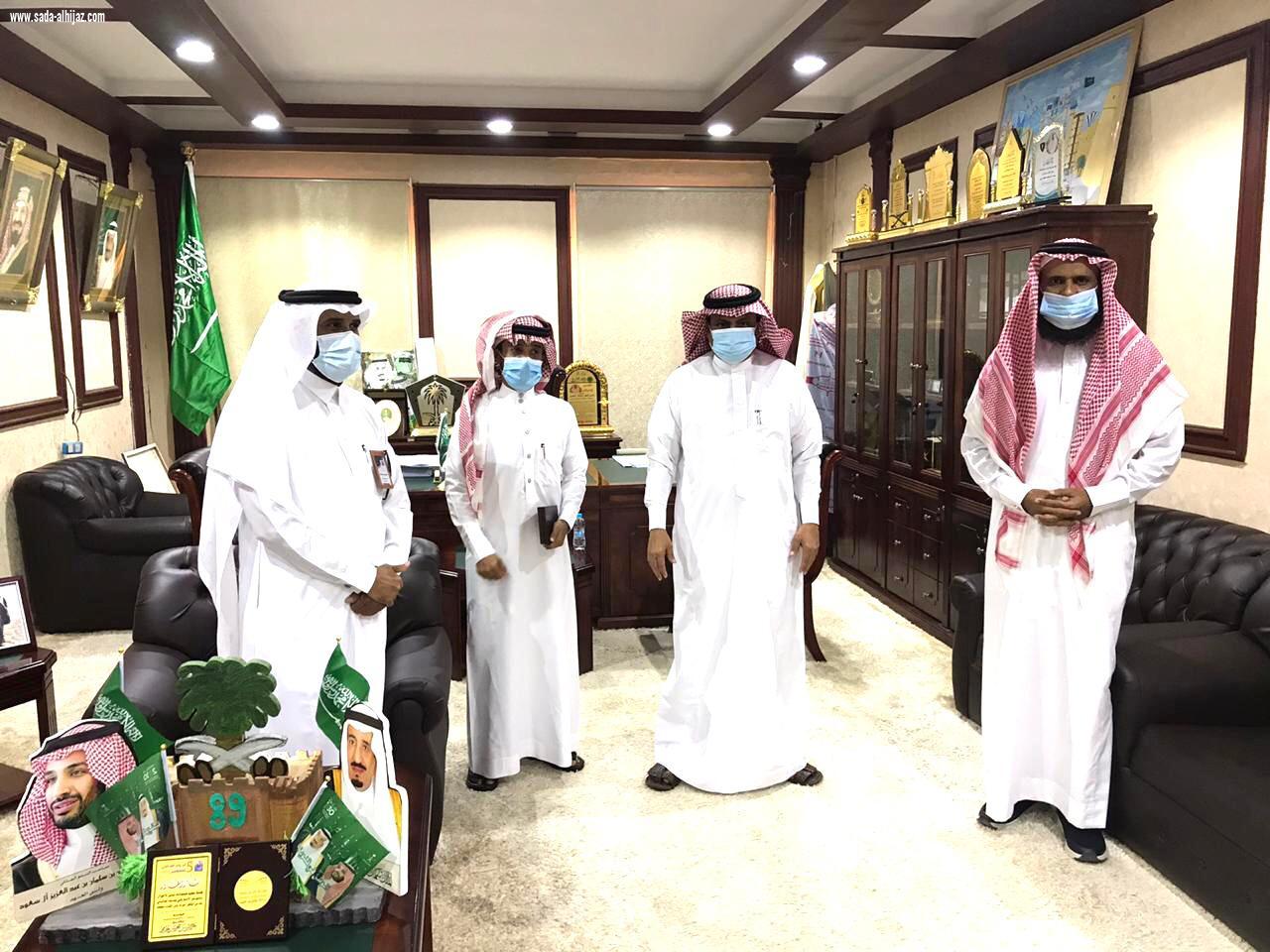 محافظ بـيـش يكرم المعلمين المتميزين بمناسبة اليوم العالمي للمعلم