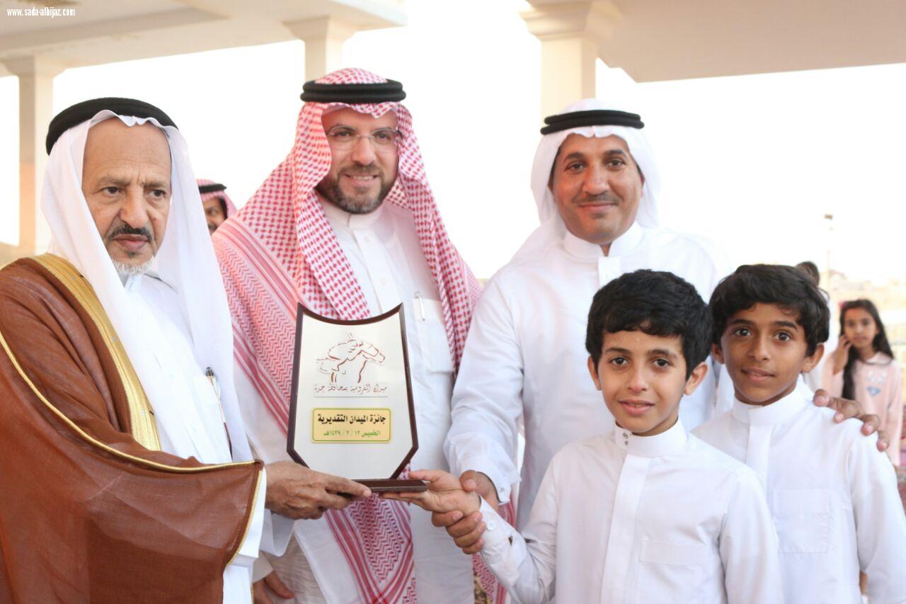 الراشي يهدي أبناء عبدالله باسنبل كأس مجموعة فهد بن سيبان السلمي