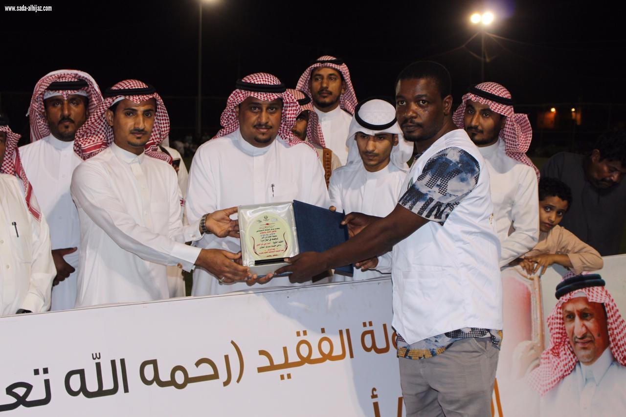 عدد من الشخصيات تحضر نهائي بطولة الشيخ الفقيد أحمد جبران شراحيلي وتتوج الكبشية باللقب.