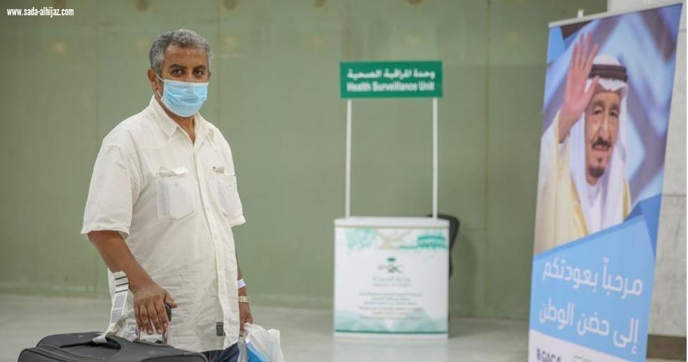 مطار جدة يستقبل عدداً من المواطنين القادمين من القاهرة عبر الخطوط السعودية