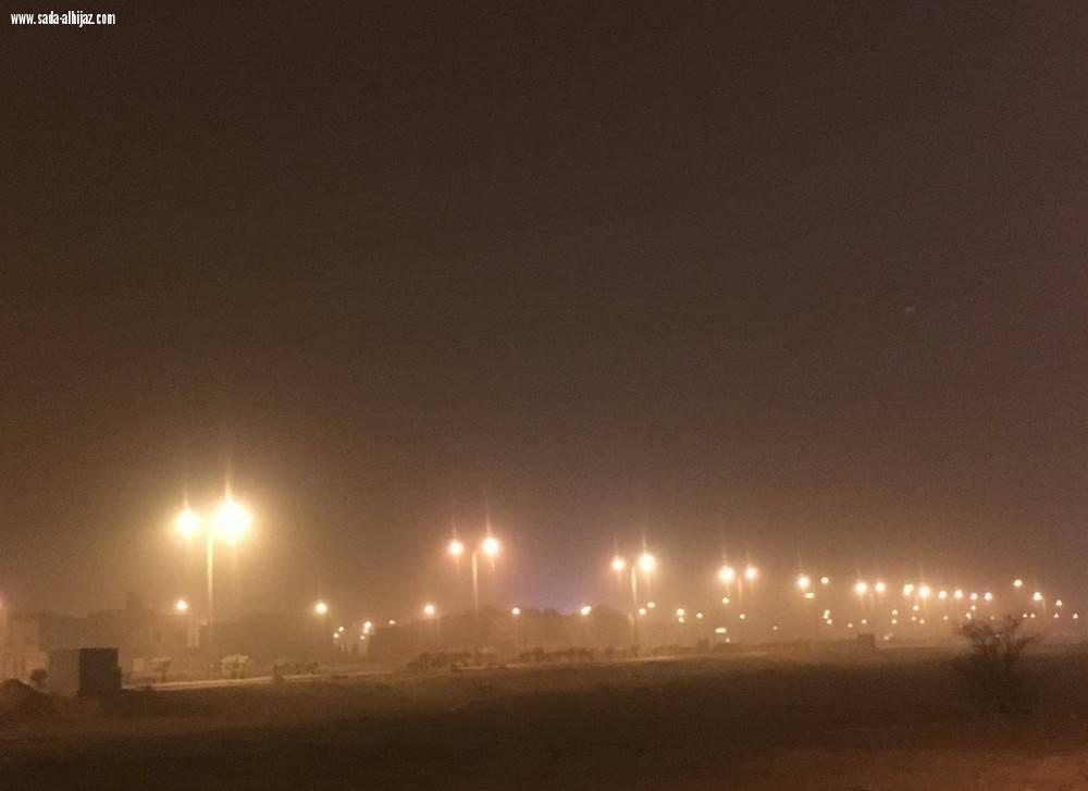 غبار كثيف يغطي سماء حائل  والمدني يحذر  من موجة أتربة على بقعاء