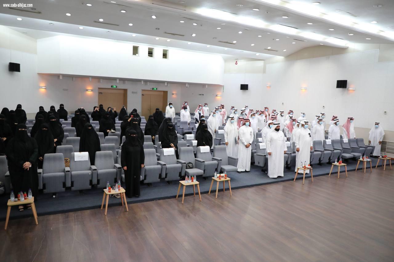 تعليم جازان يقيم حلقة نقاش عن التعليم عن بعد مع المجتمع التعليمي