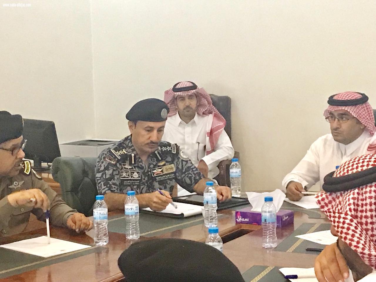 اجتماع محافظ العلا المكلف بالهيئة الملكية والأجهزة الأمنية استعدادا لشتاء طنطورة2