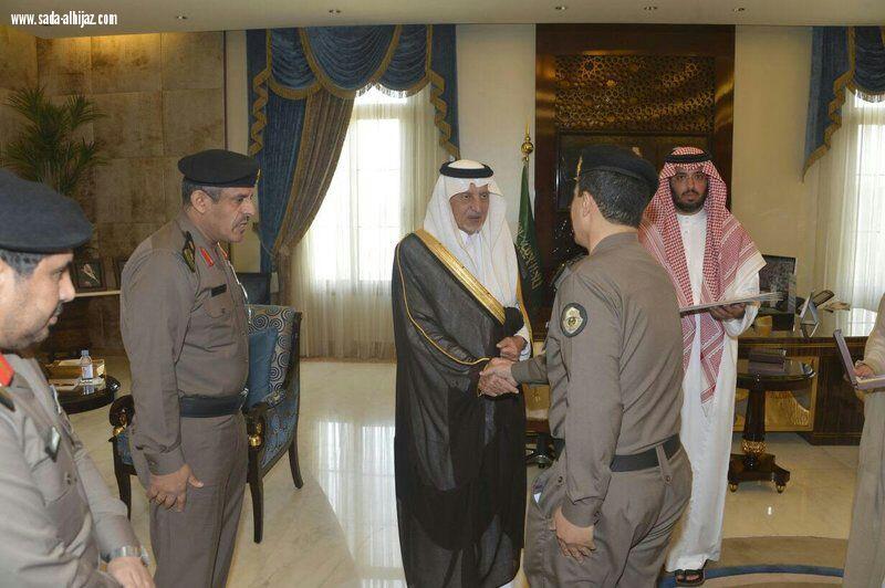 الفيصل يكرم مدير شرطة جدة وفريق الإطاحة بالمتحرشين بوفدات آسيويات 