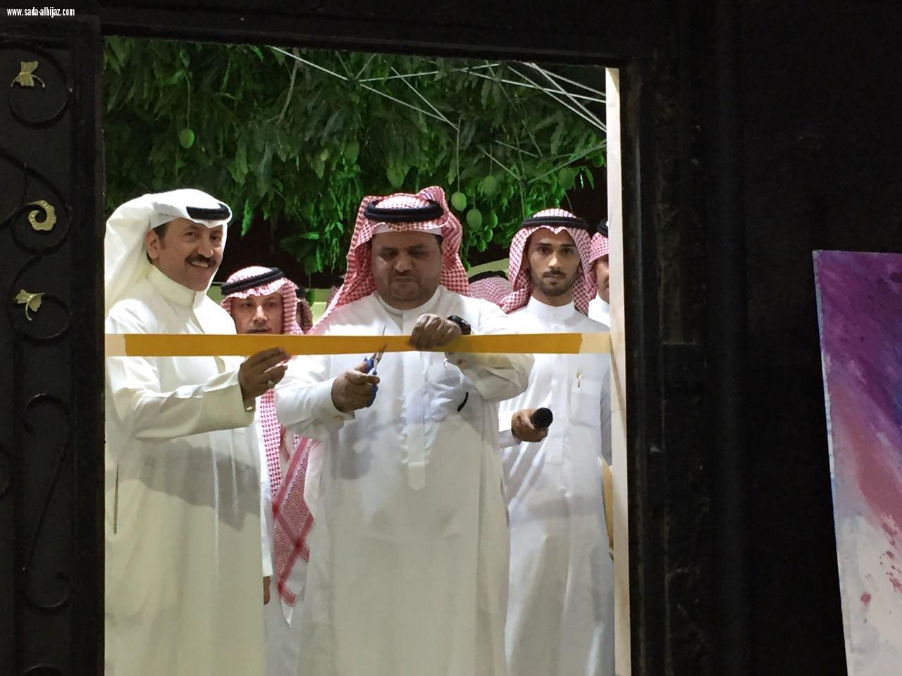 د العبيدي يفتتح معرض مهرجان الورد 14 التشكيلي ويكرم فنانين الطائف