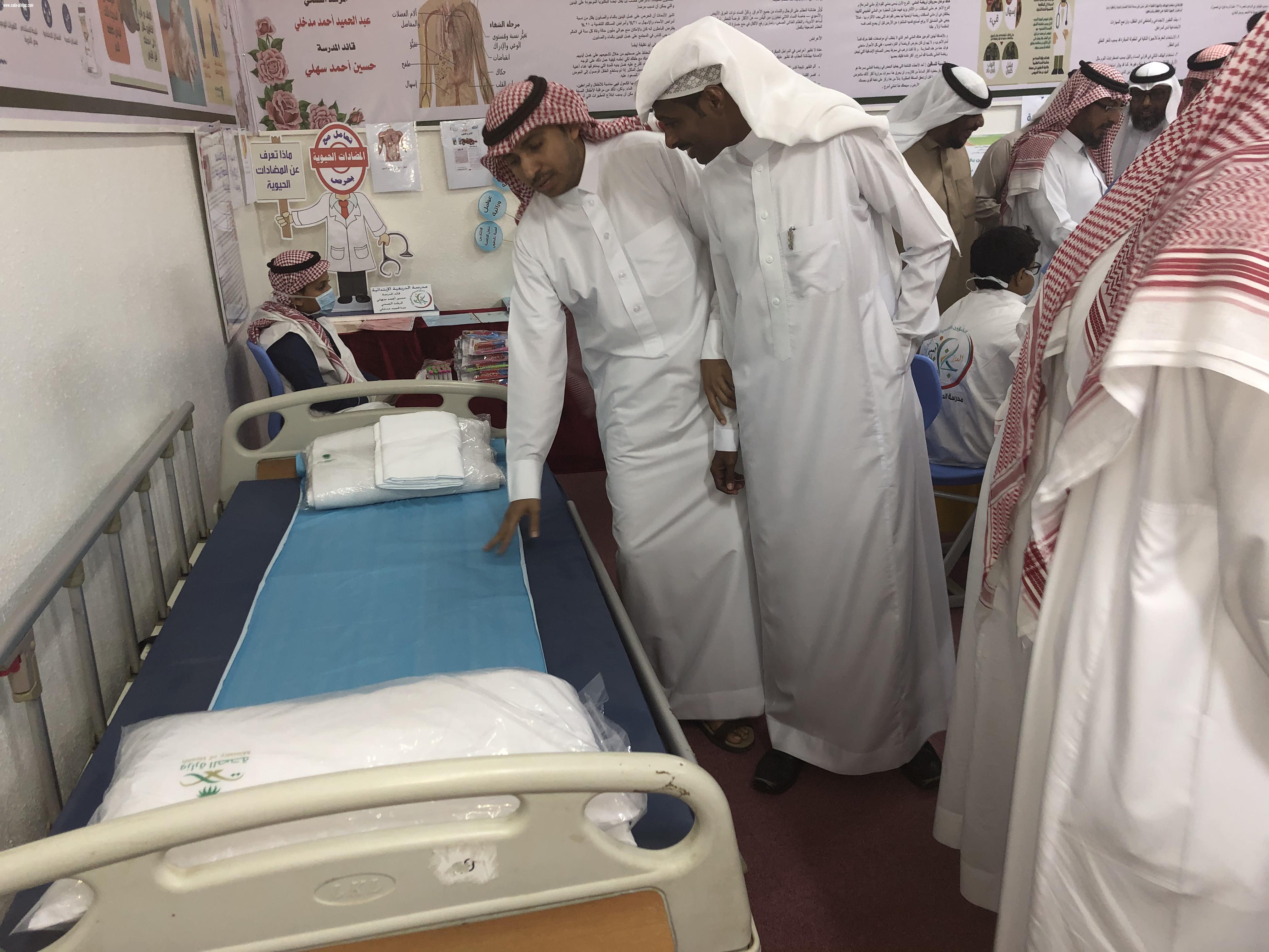 أنشئت بجهود ذاتية لتقديم الخدمات الصحية والتثقيفية والتوعوية للطلاب مدير مكتب تعليم صامطة يدشن العيادة المدرسية بابتدائية الدريعية