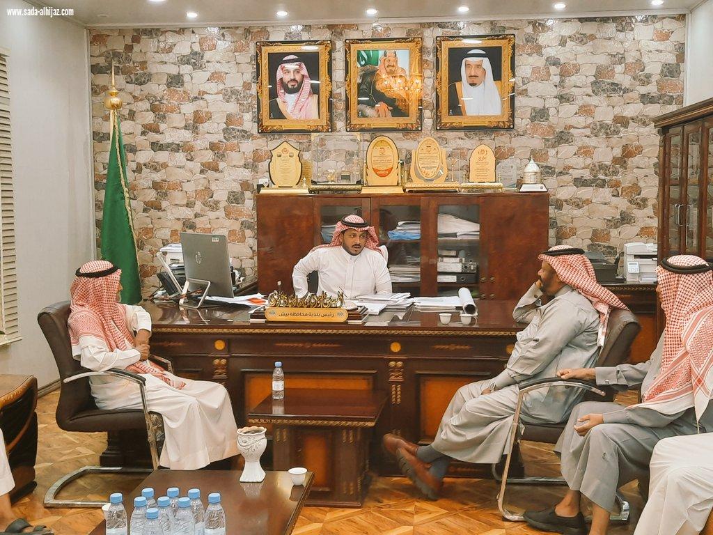 مشايخ واعيان محافظة بيش  يزورون محافظ بيش  ورئيس البلدية