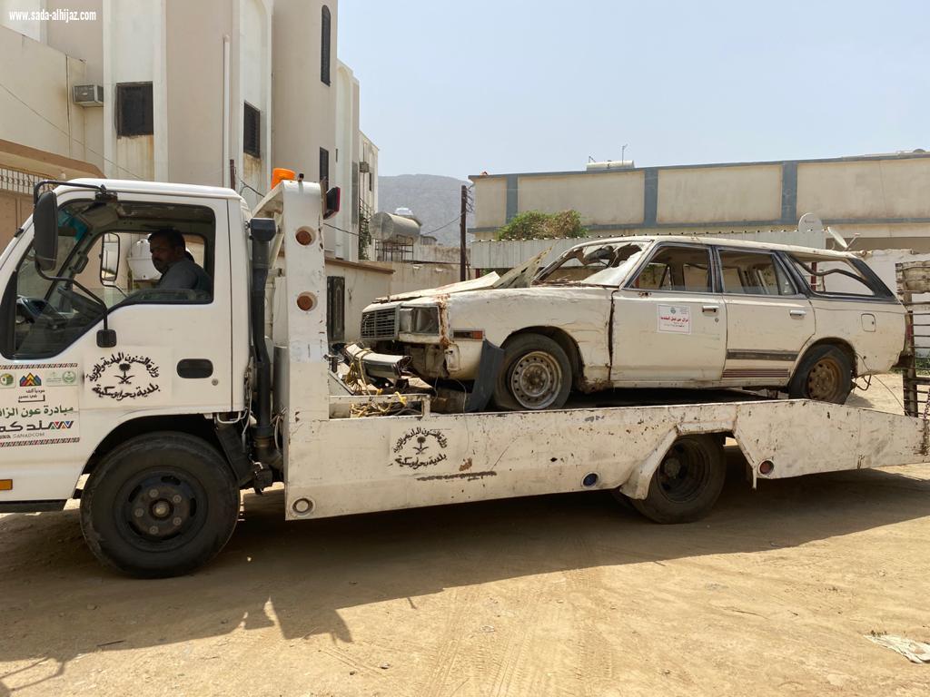 إزالة 25 سيارة تالفة من شوارع بحر أبو سكنية
