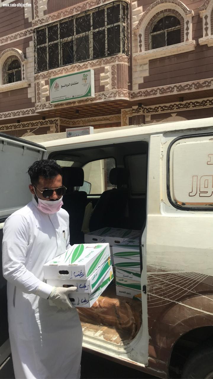 263 سلة غذائية للأسر المتعففة والمتضررين من الحجر المنزلي الذي سببتة جائحة كورونا في مبادرة #عضاد_مكة