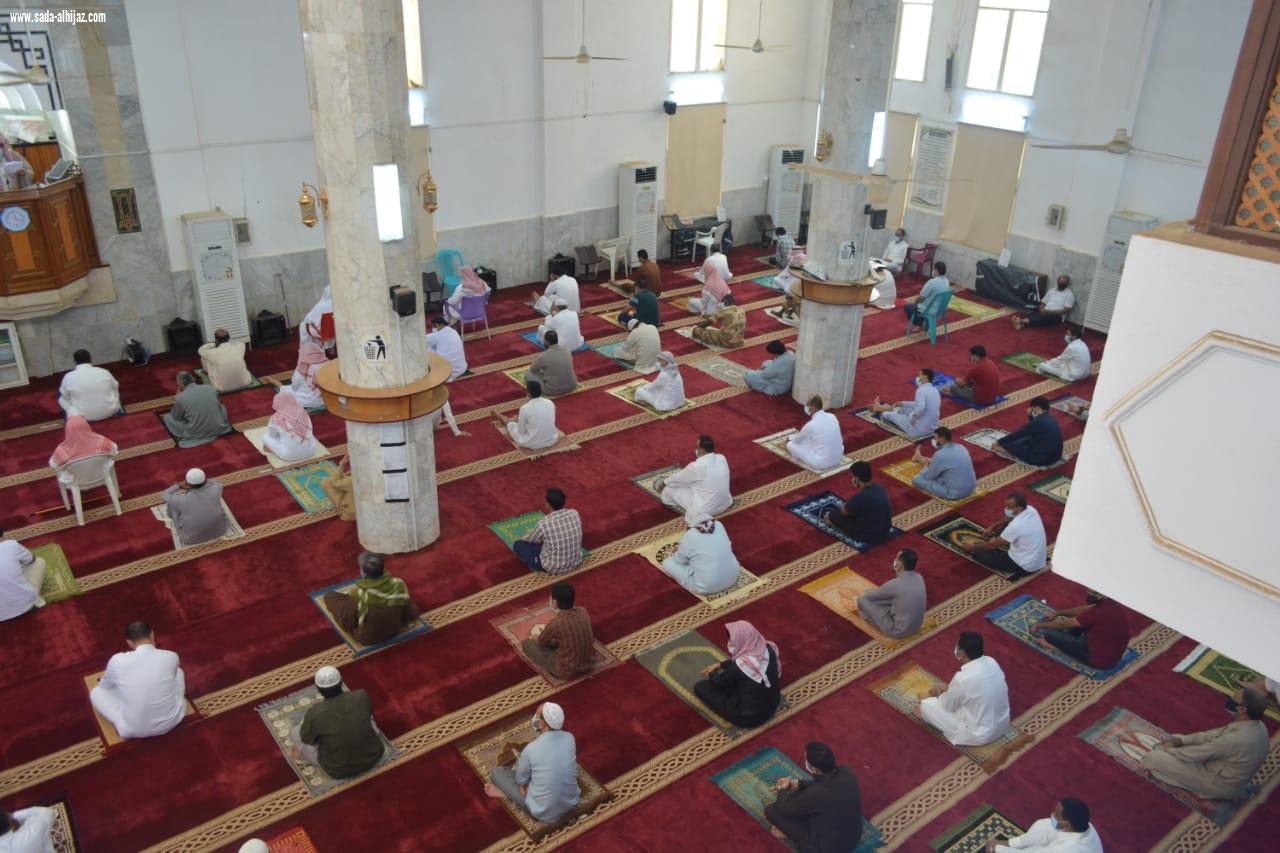 مواصلة تطبيق الإجراءات الاحترازية من قبل مستشفى صامطة وإدارة المساجد في المحافظة