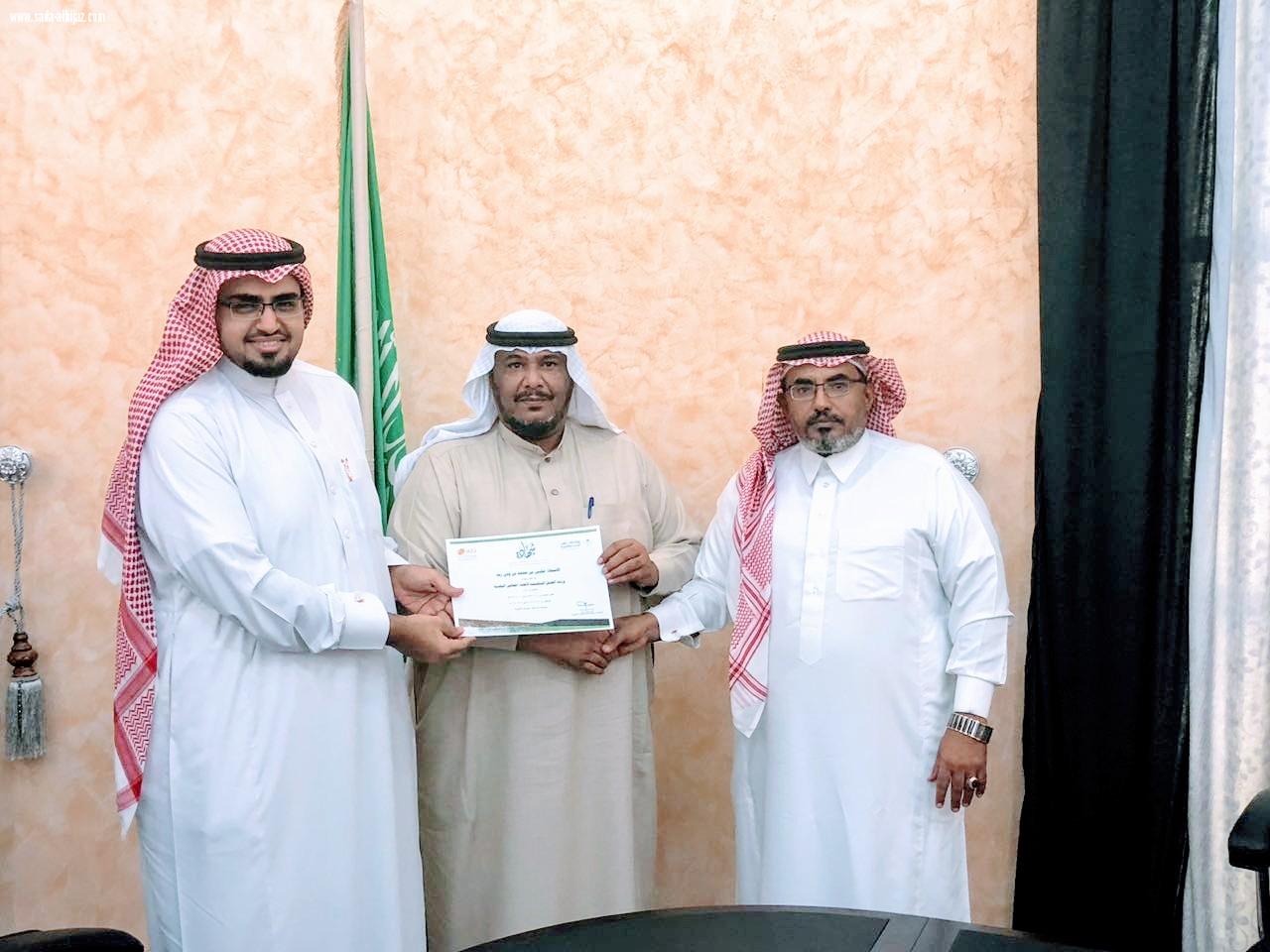 بلدي السهي يناقش انارة طريق الوحش الدريعيه ويطلع على تجهيزات البلدية لعيد الفطر