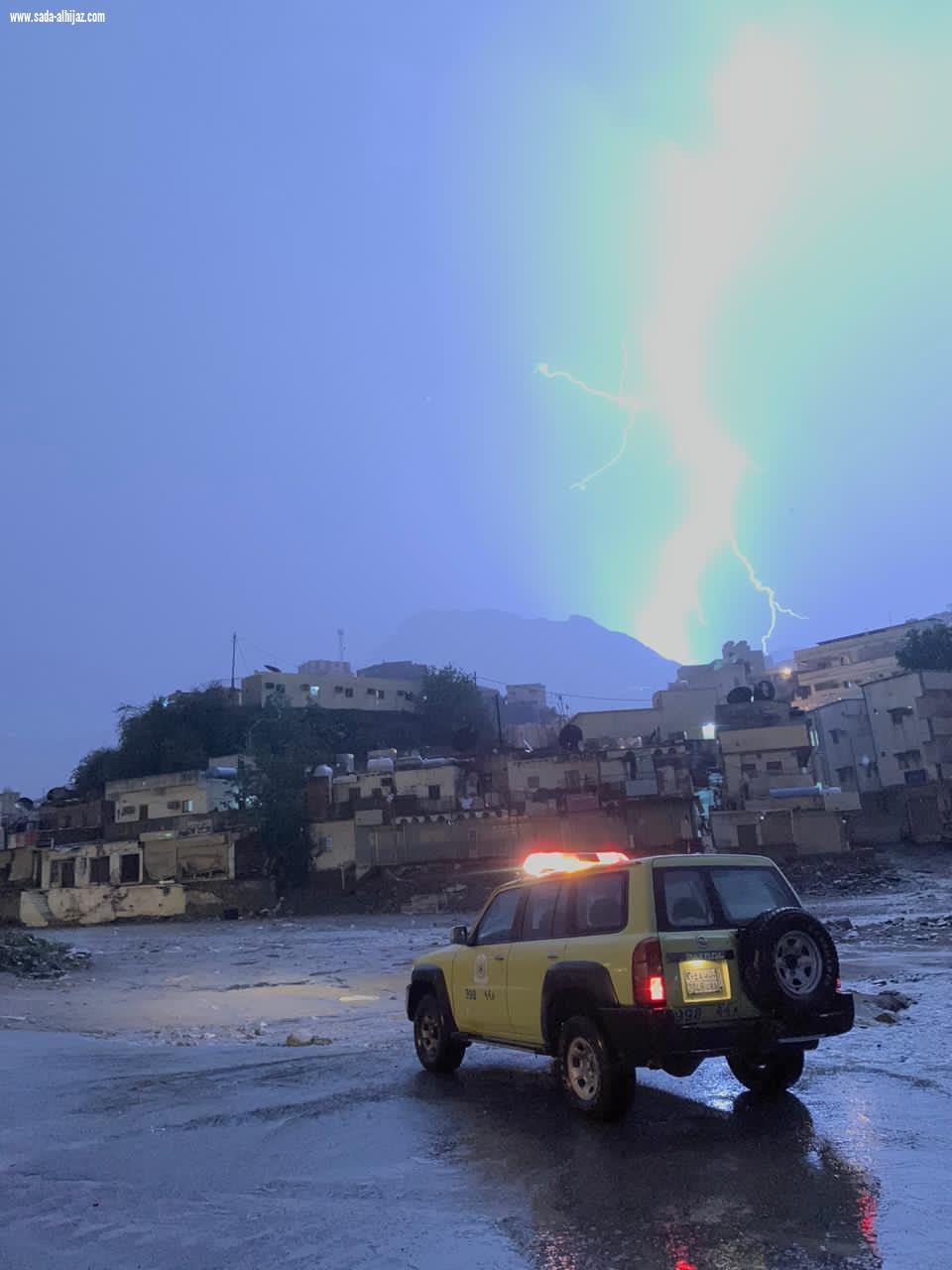 الدفاع المدني يهيب بالجميع إلى توخي الحذر لإحتمالية هطول أمطار رعدية على بعض مناطق المملكة