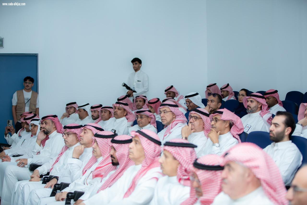 أمين منطقة تبوك يلتقي المستثمرين ورجال الأعمال في غرفة جدة  