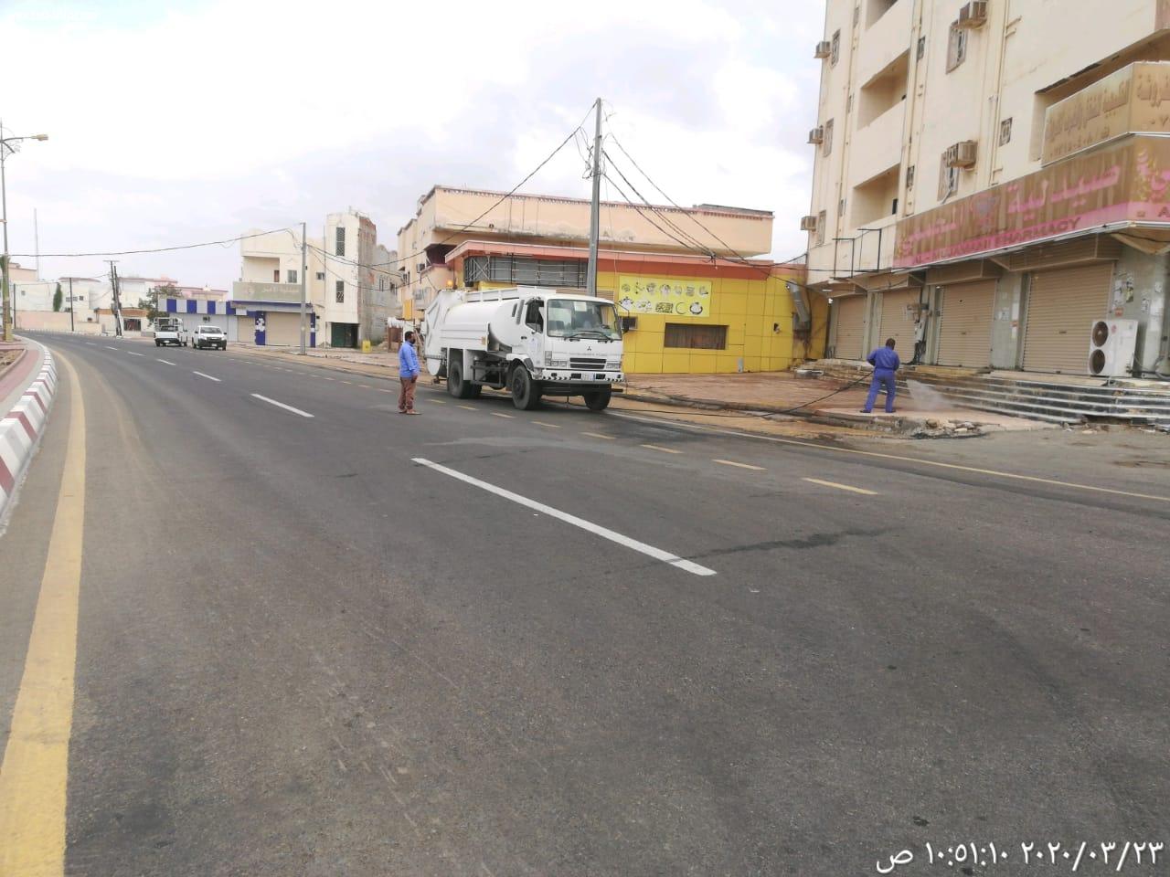 بلدية محافظة الطوال تنفد حملة لتطهير وتعقيم شوارع المحافظة والقرى التابعه لها