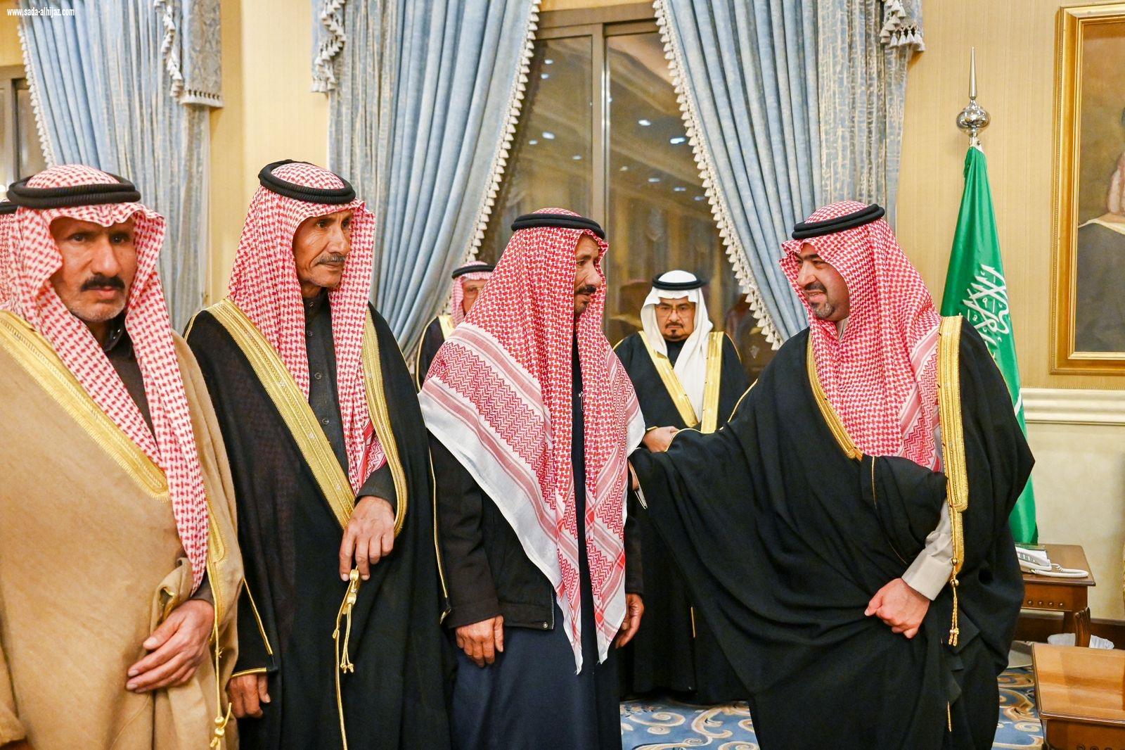 نائب أمير تبوك يستقبل المواطن زايد العطوي المتنازل عن قاتل ابنه لوجه الله تعالى   