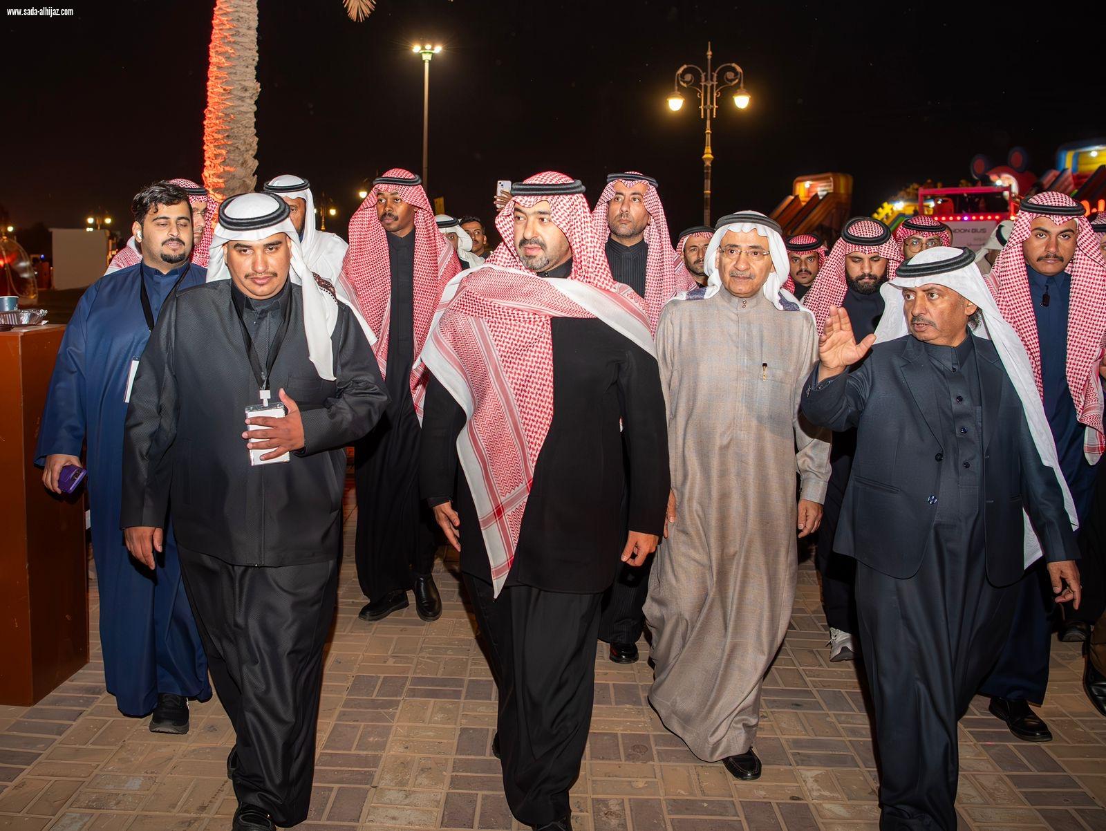 نائب أمير منطقة تبوك يزور مهرجان  
