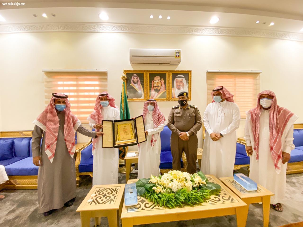 تنمية المضايا تُكرم رجل الأعمال عادل حكمي لمساهماته الفاعلة في دعم اللجنة