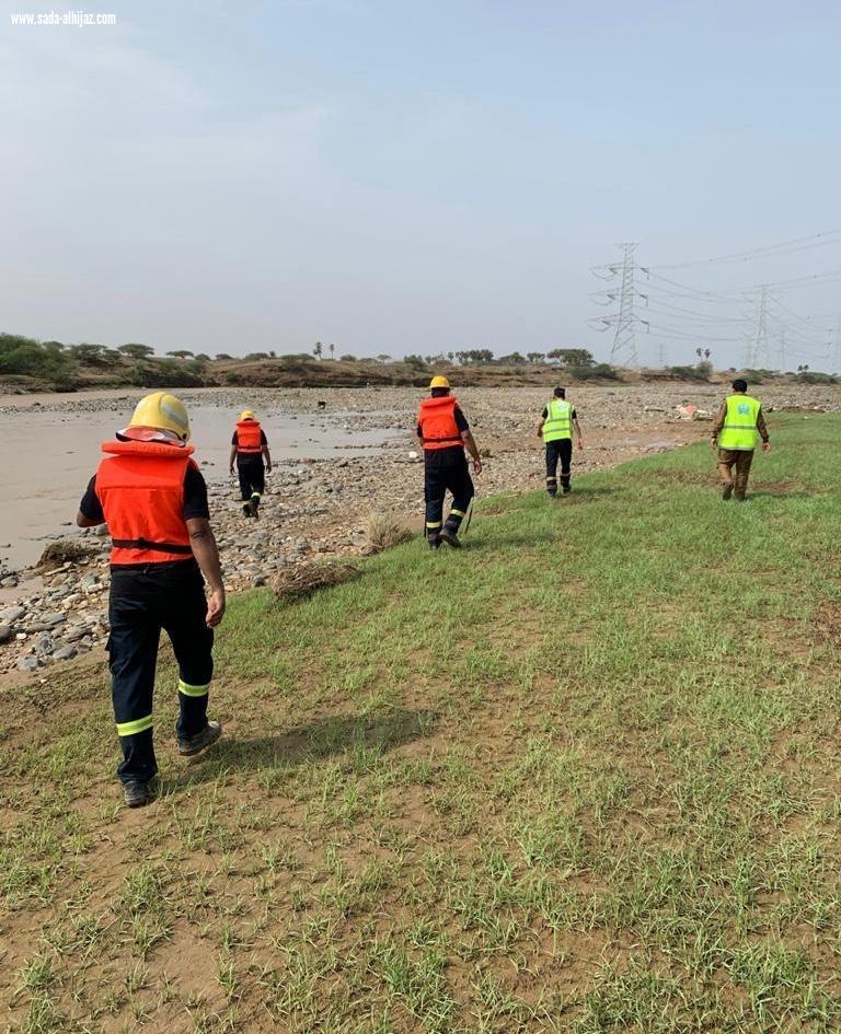 بالصور.. فقدان شاب غرقًا في أحد أودية جازان والدفاع المدني يكثف عمليات البحث عنه