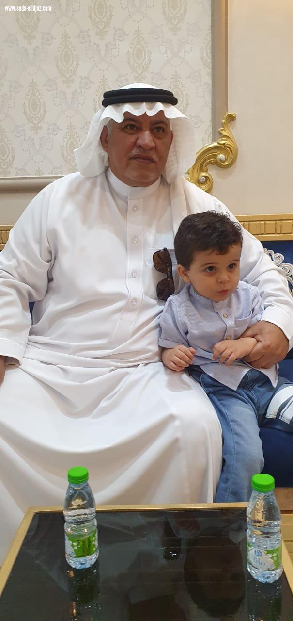 وائل الجهيري يعقد قرانه ويراعي سبل الوقاية