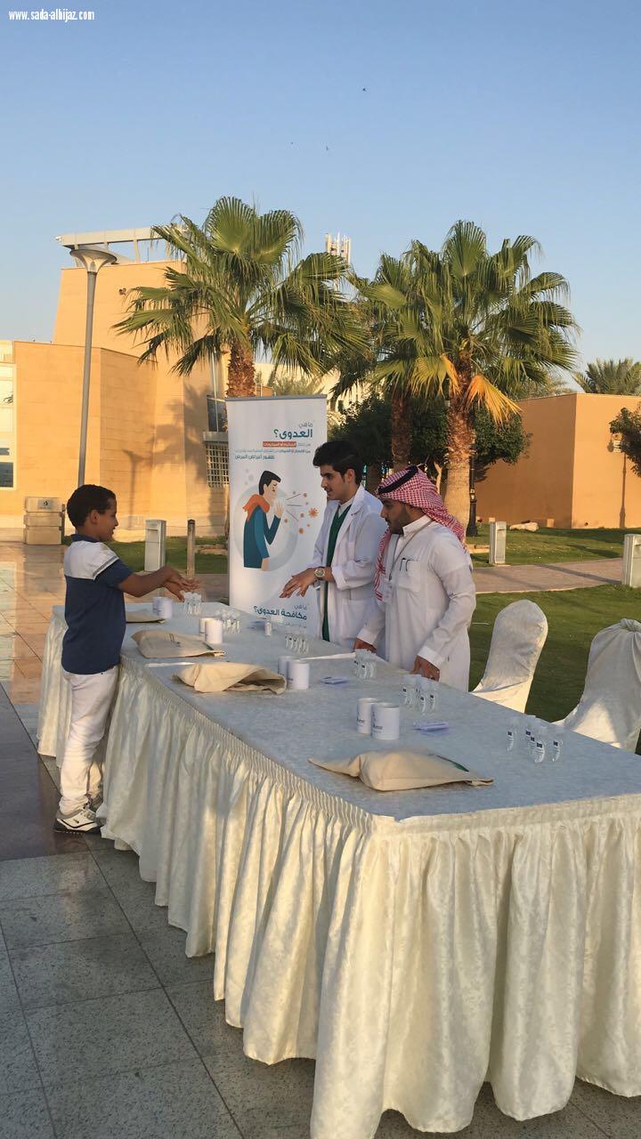 تحت شعارمكافحة العدوى مسئولية الجميع الصحة تنفذ عددمن البرامج لتوعية من الأمراض المعدية بالأماكن العامة