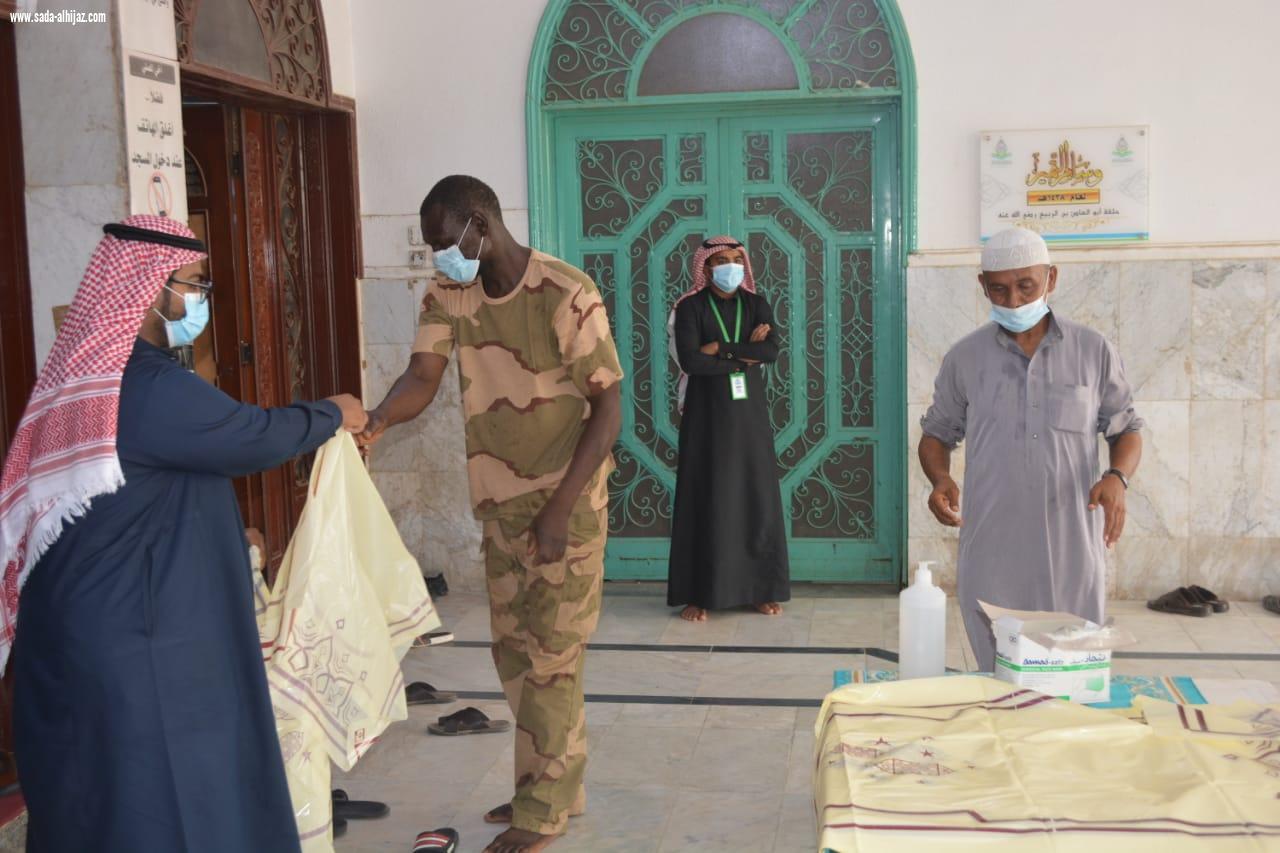 مواصلة تطبيق الإجراءات الاحترازية من قبل مستشفى صامطة وإدارة المساجد في المحافظة