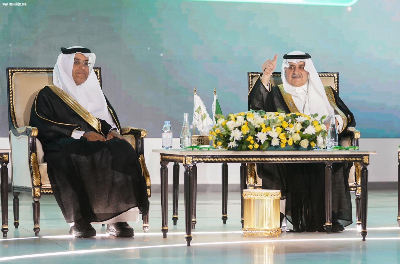 أمير تبوك يرعى بحضور نائبه تخريج ٦٧٥٥طالب وطالبة بجامعة تبوك