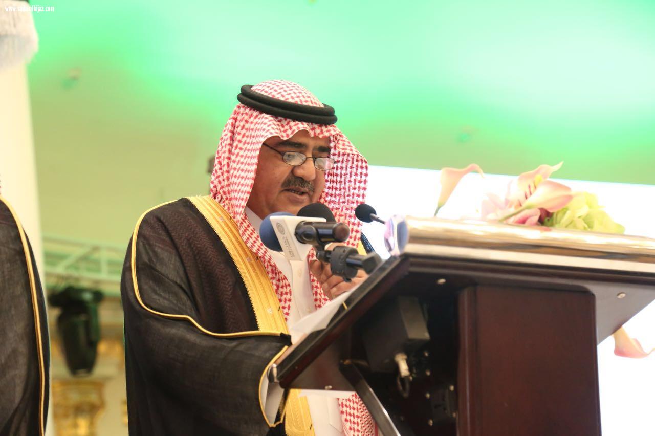 أول علم مضيء بالعالم يرتفع في مكة المكرمة
