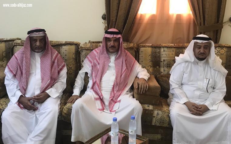 محافظ الطوال ينقل تعازي سمو أمير منطقة جازان وسمو نائبه لشيخ قبيلة الطواهرة في وفاة والده