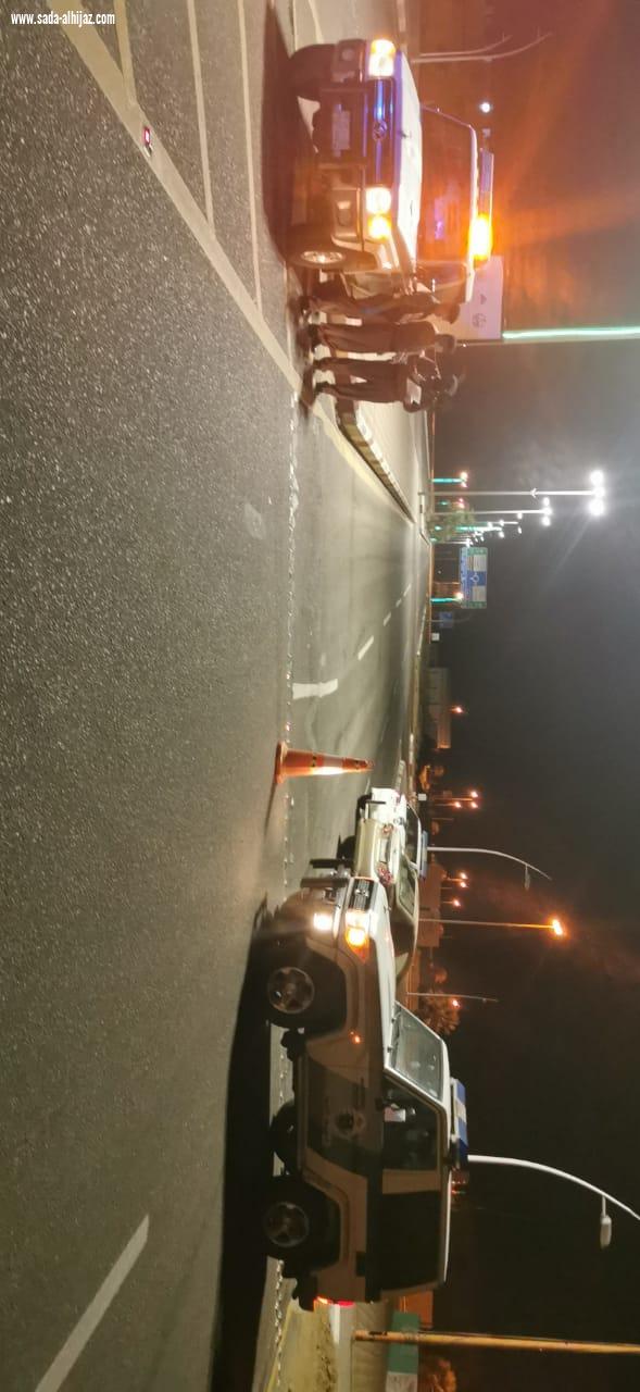 باشراف مساعد مدير شرطة جازان الدوريات الامنية تطبق حضر التجول بمحافظة الطوال وقراها وآل عمر المواطنون والمقيمون يبدون تجاوبا كبير في محافظة الطوال والقرى التابعة لها