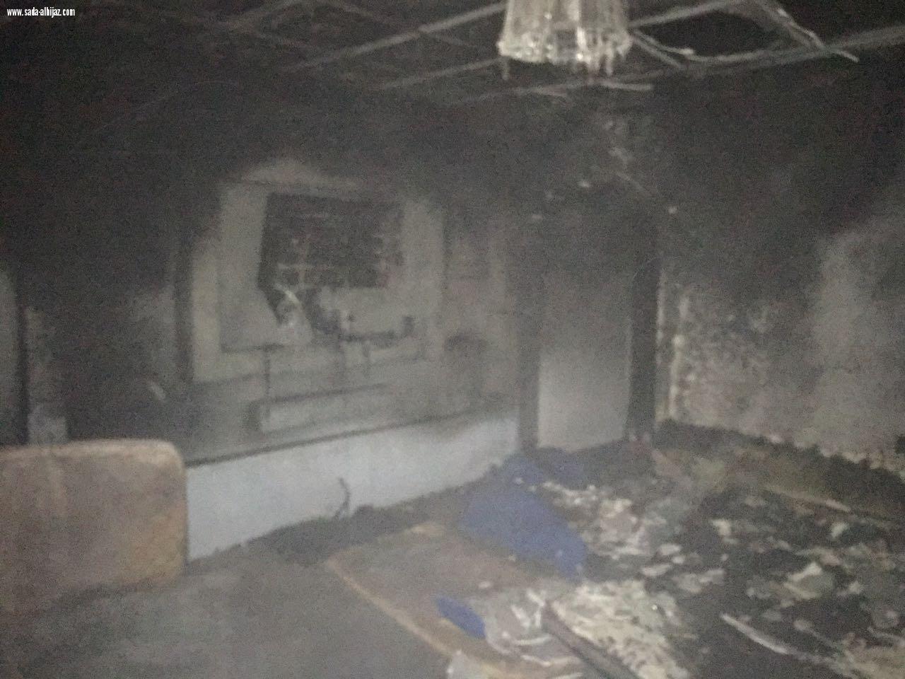 مدني المدينة يخمد حريق في منزل شعبي بحي الدويخلة.