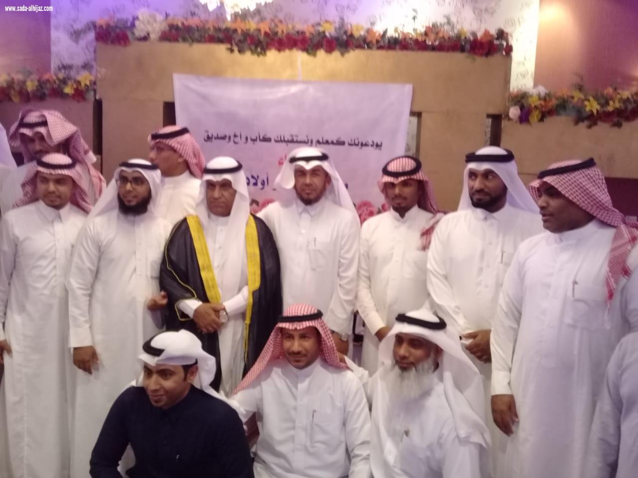 مجمع زمزم التعليمي ومدرسة القيوس الابتدائية يكرمون الناشب في ليلة الوفاء