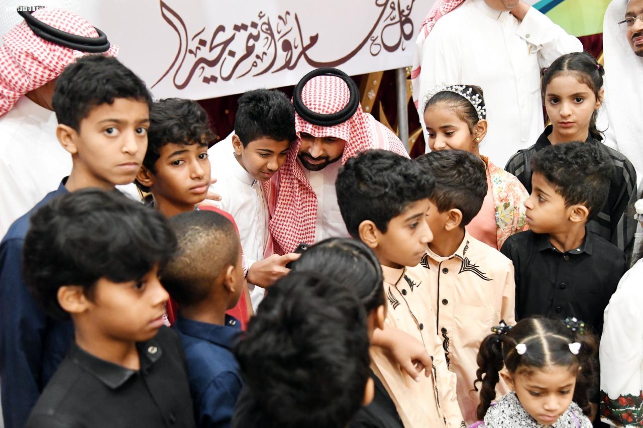 نائب أمير منطقة جازان يشارك ايتام جمعية غراس الافطار الجماعي