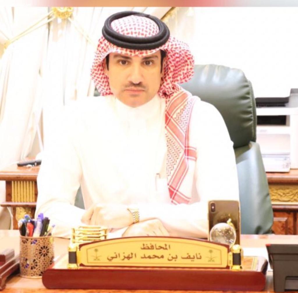 محافظ المخواة يعزّي أُسرة المشرف التربوي  محمد العمري 