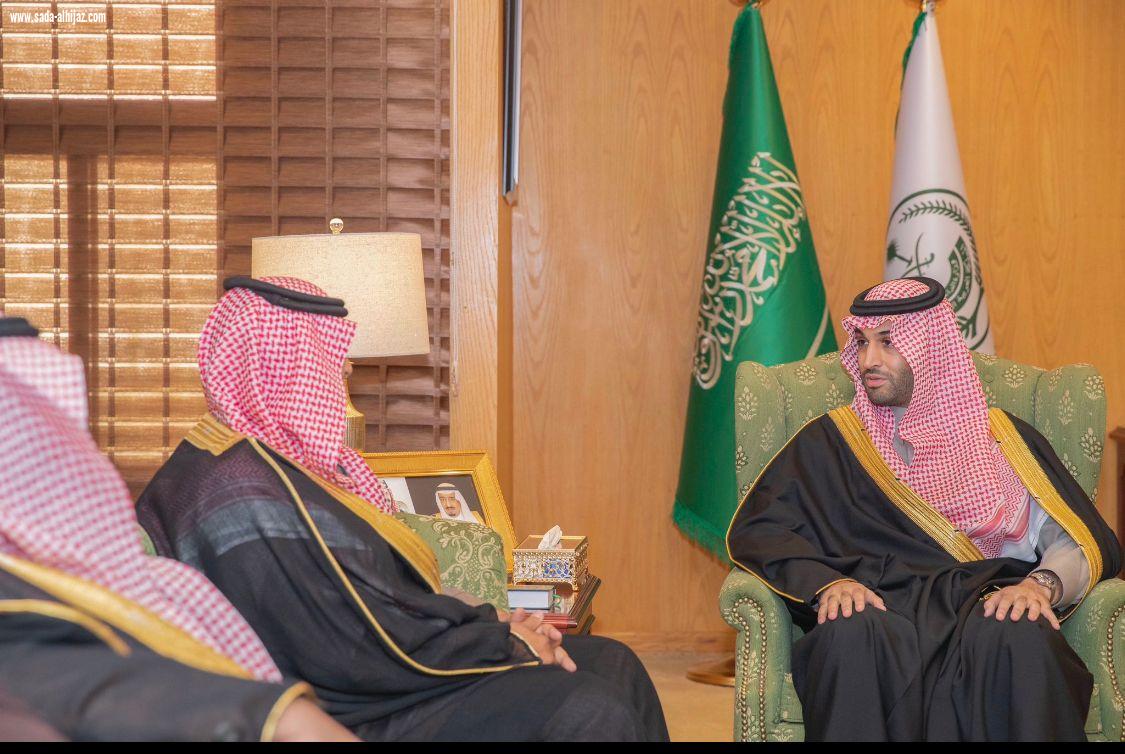 نائب أمير الجوف يستقبل رئيس الغرفة التجاريّة بمكتبه