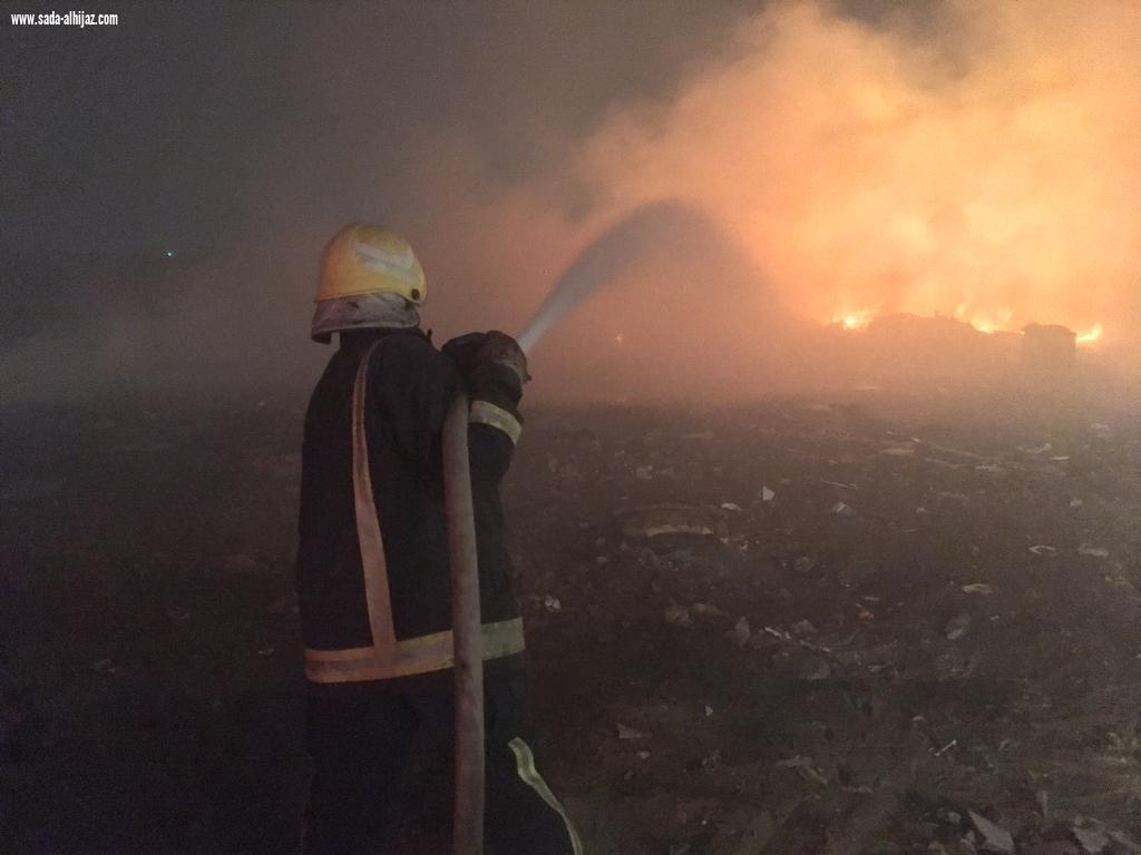 الدفاع المدني يباشر الآن حريق في الظبية 