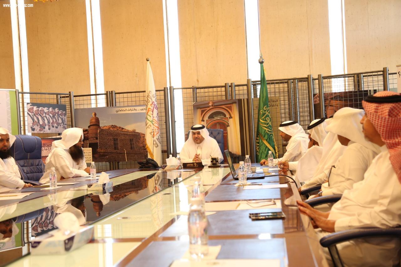 محافظ الطائف يلتقي أعضاء مجلس إدارة جمعية الزواج والتنمية الأسرية بالطائف