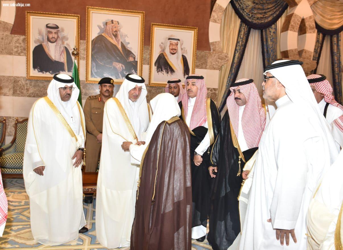أستقبل الأمير خالد الفيصل  حموعاً من المهنئين بعيد الفطار في منزله بجدة