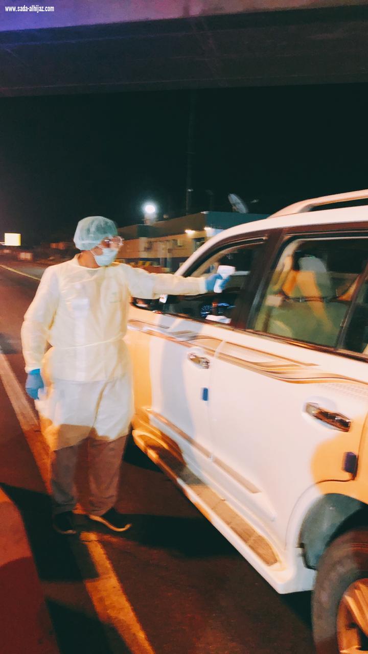 فريق التطوع الصحي بمركز صحي السيل الكبير يجري الفحص البصري للمئات من ذوي المركبات العابرة لنقطة البهيتة