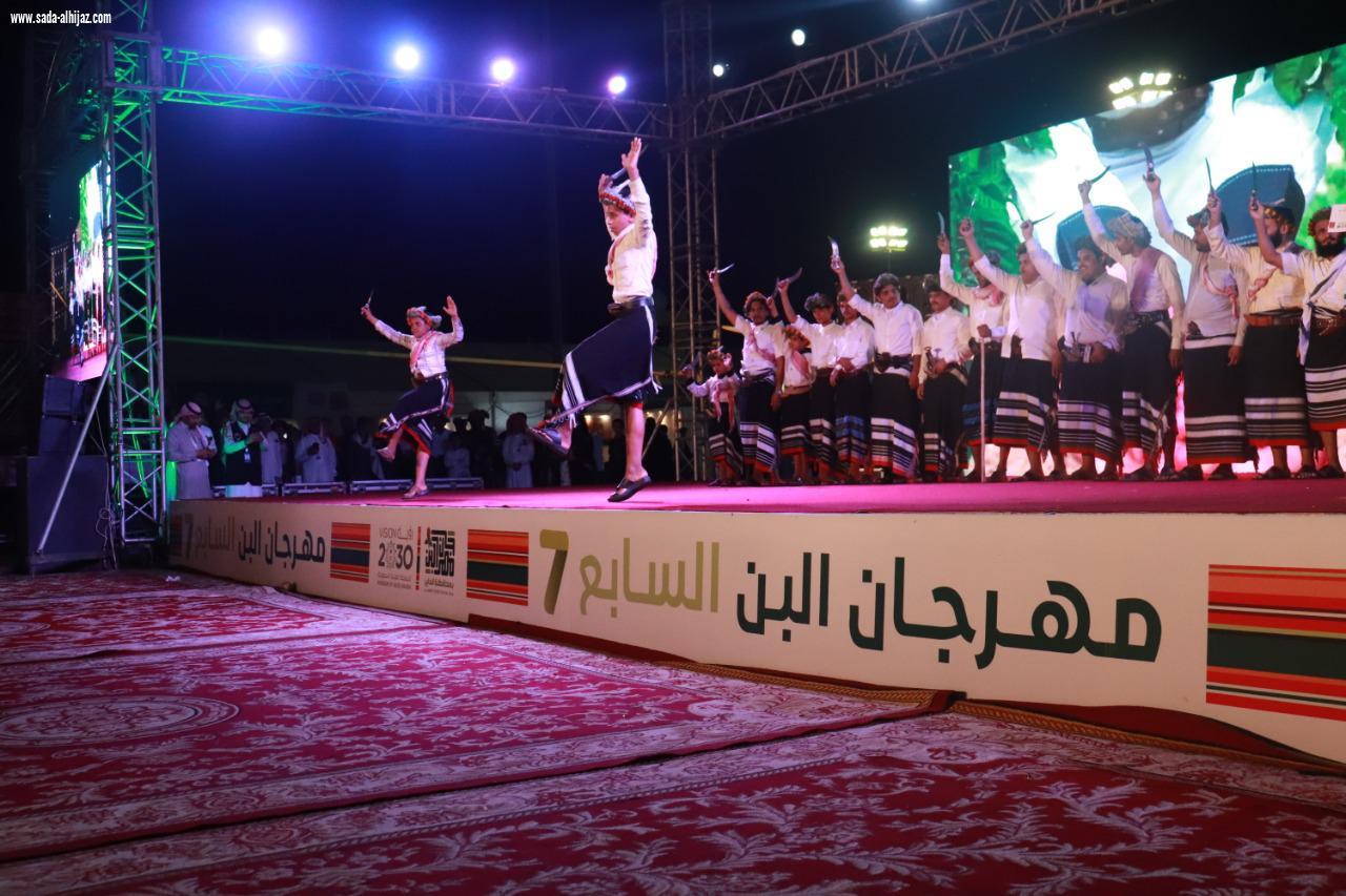 فرقتي الريث و آل الصهيف تُبهج زوار مهرجان البن بالعروض الشعبية