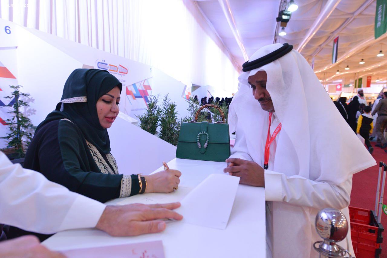 بعد تنافس 300 مؤلف ومؤلفة للمشاركة في التظاهرة الثقافية  الكبرى   رواية حكايات جنية تستقطب زوار معرض جدة الدولي للكتاب في منصات توقيع  المؤلفين