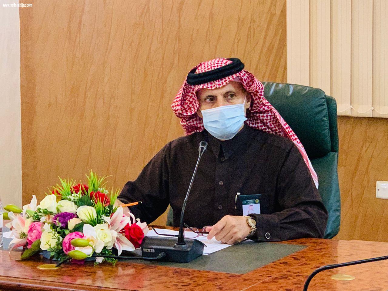 محافظ المندق يرأس اجتماع اللجنة العلي للسلامة المرورية 