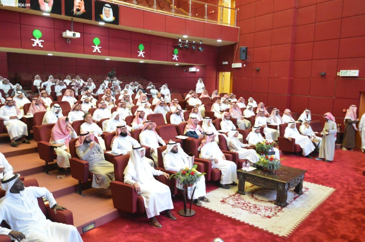 مدير تعليم صبيا يدشن ملتقى اللغه العربية الثاني بمشاركة عدد من الأكاديميين وضيوف الإدارة من الإمارات العربية المتحدة الشقيقة