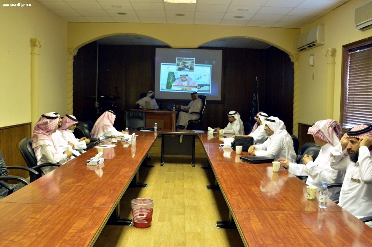 السلمي .. يكرم نجوم مسابقة الإملاء ويجتمع بقادة المدارس حول الإختبارات