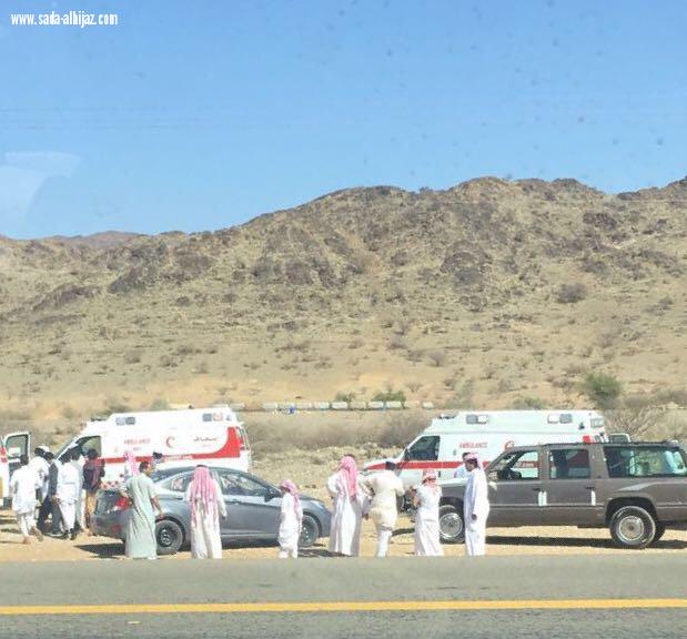 هلال الباحة يتجاوب مع حادث انقلاب أدى لثلاث اصابات  إصابة خطيرة