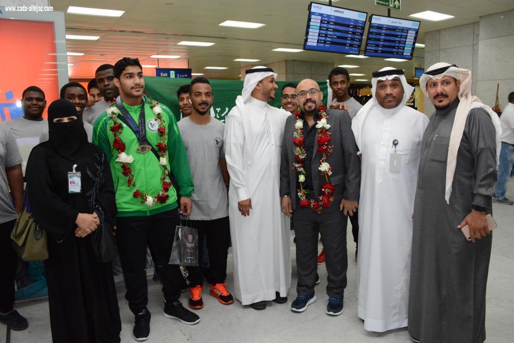 الاتحاد السعودي لرفع الأثقال يلمع ذهباً