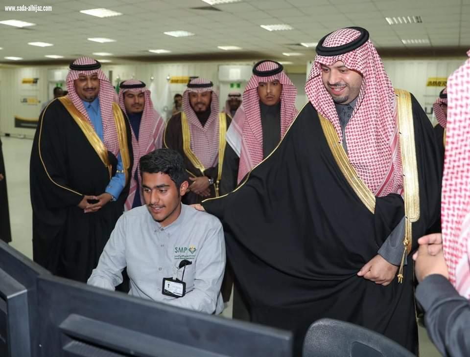 أمير منطقة الحدود الشمالية يتفقد المعهد السعودي التقني للتعدين