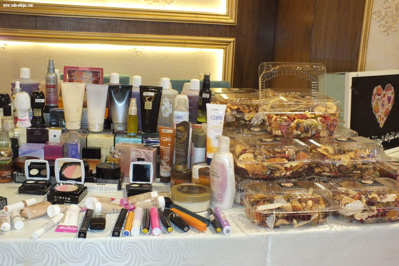 استمرار فعاليات بازار بيت المرآة لليوم الثالث غمرات وشعر وتكريم للمنظمات والاعلاميات من مركز بيت المرأة