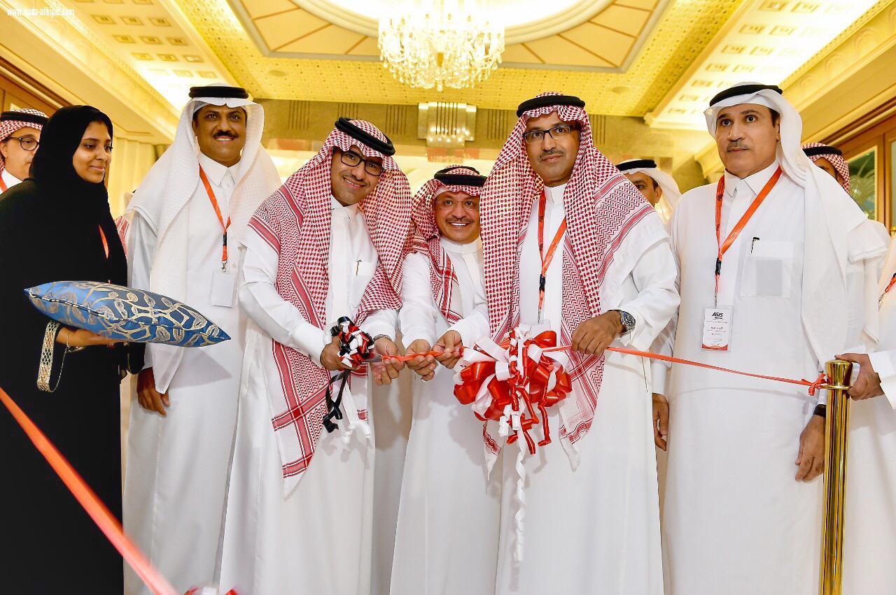أستعرض مسيرة التحول الرقمي أمام350شخصية في ملتقى الأمن الصناعي الأمير بندر المشاري  وزارة الداخلية رائدة في الخدمات الإلكترونية والحلول الذكية