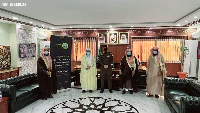 فرع هيئة الأمر بالمعروف بمنطقة الحدود الشمالية يفعّل حملة  مكارم الأخلاق  في شرطة المنطقة
