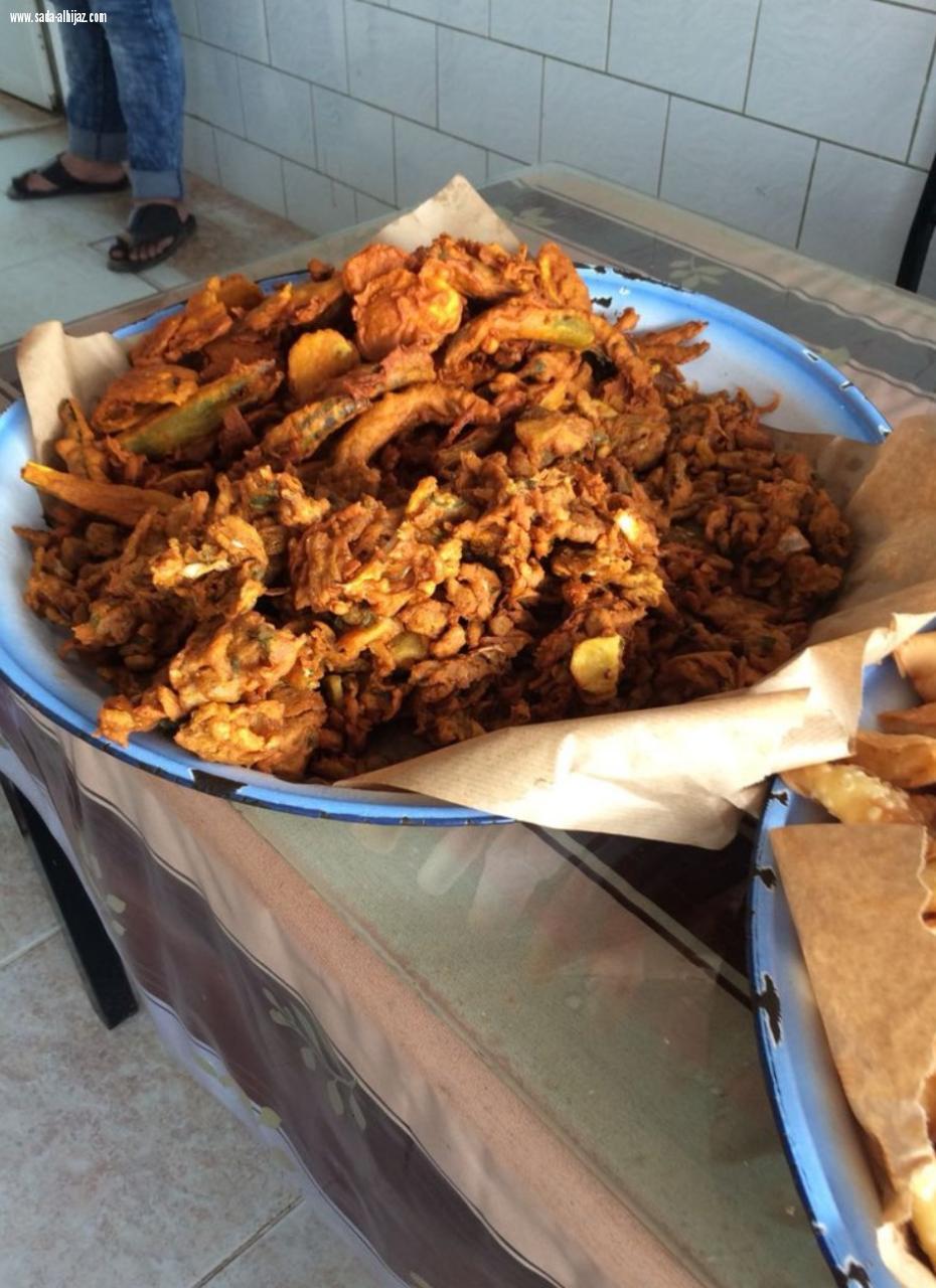 بلدية محافظة ينبع تنضم جولات ضمن حملة (غذاؤكم أمانة) وتضبط أكلات رمضانية غير صالحة.